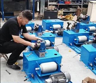 新液壓站制作。來圖定制各種型號(hào)液壓站